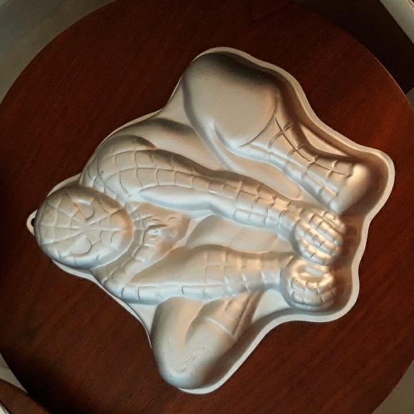 Wilton Spiderman cake form